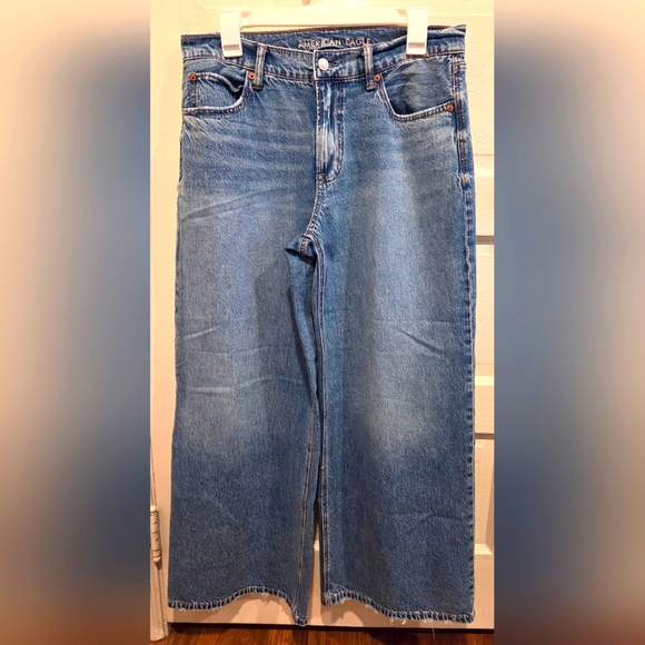 American Eagle Outfitters Light Blue Low Rise Ultra Wide Leg Jeans. Size 8. - Picture 1 of 8